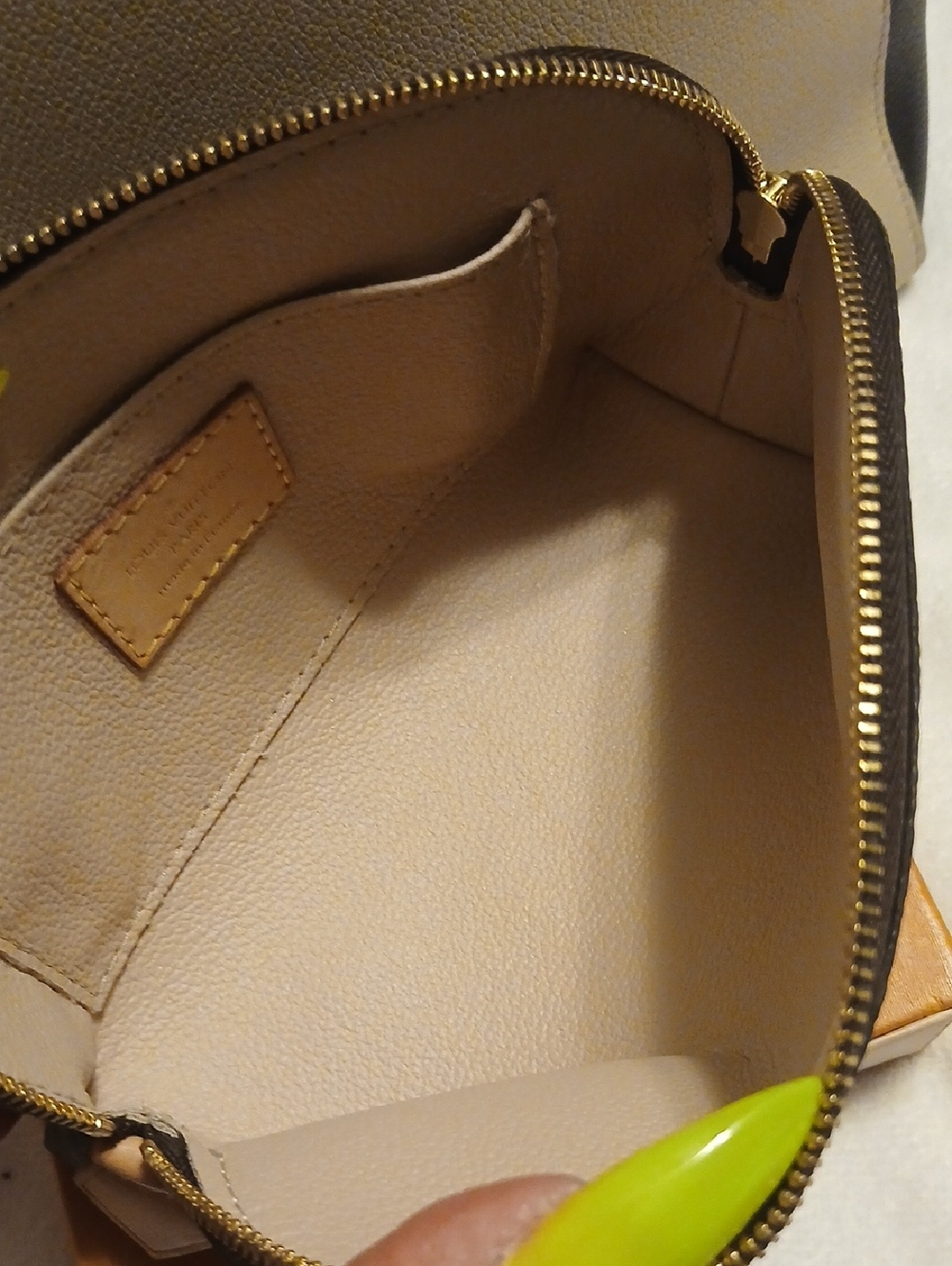Make Up Pouch - Picture 3 of 11